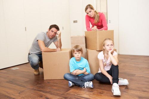 Moving truck support for homes and flats in Kennington
